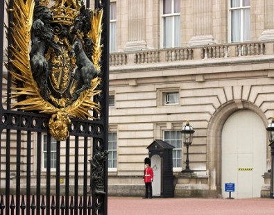 Buckingham Palace, one of the royal palaces you will visit on a Carter Company walking or cycling holiday in England