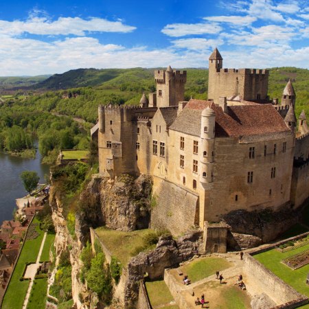 Cycle numerous Chateaux in the Dordogne on thsi luxury cycling holiday