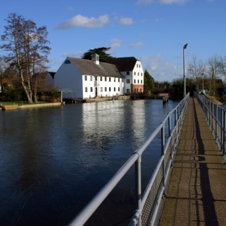 Discover magical hambleden weir on this luxury walking holiday along the historic Thames River from source to London 