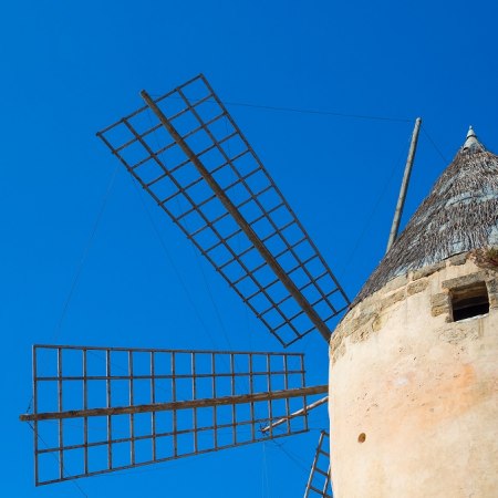 old windmills on our luxury cycling holiday in Mallorca with unique routes and 4 luxury boutique hotels