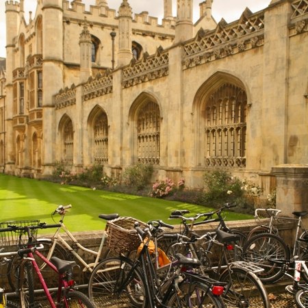 See historic colleges on a Carter Company cycling tour around Oxford 