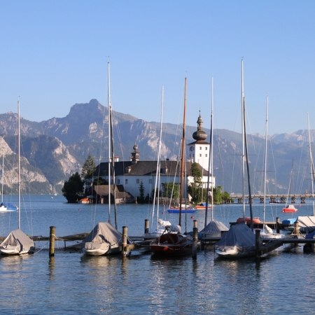 Discover the stunning lake Traunsee on our Austria cycling holiday